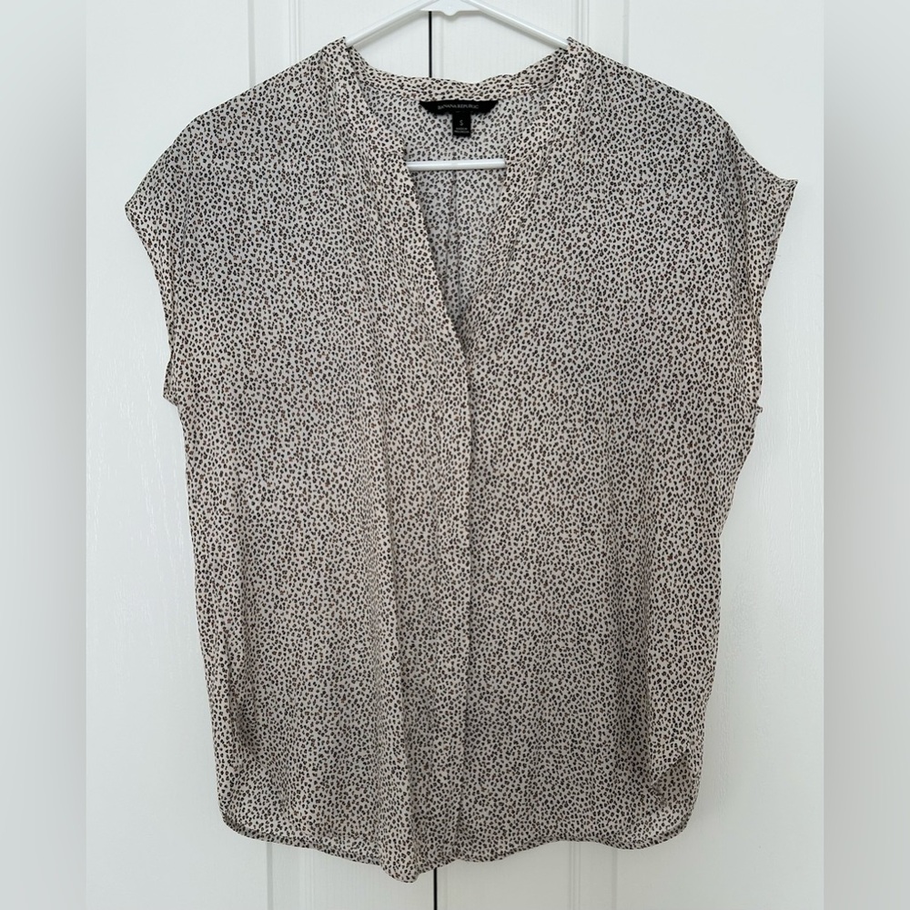 Banana Republic Mini Animal Print and Tan Cap Sleeve Blouse with Mandarin Collar